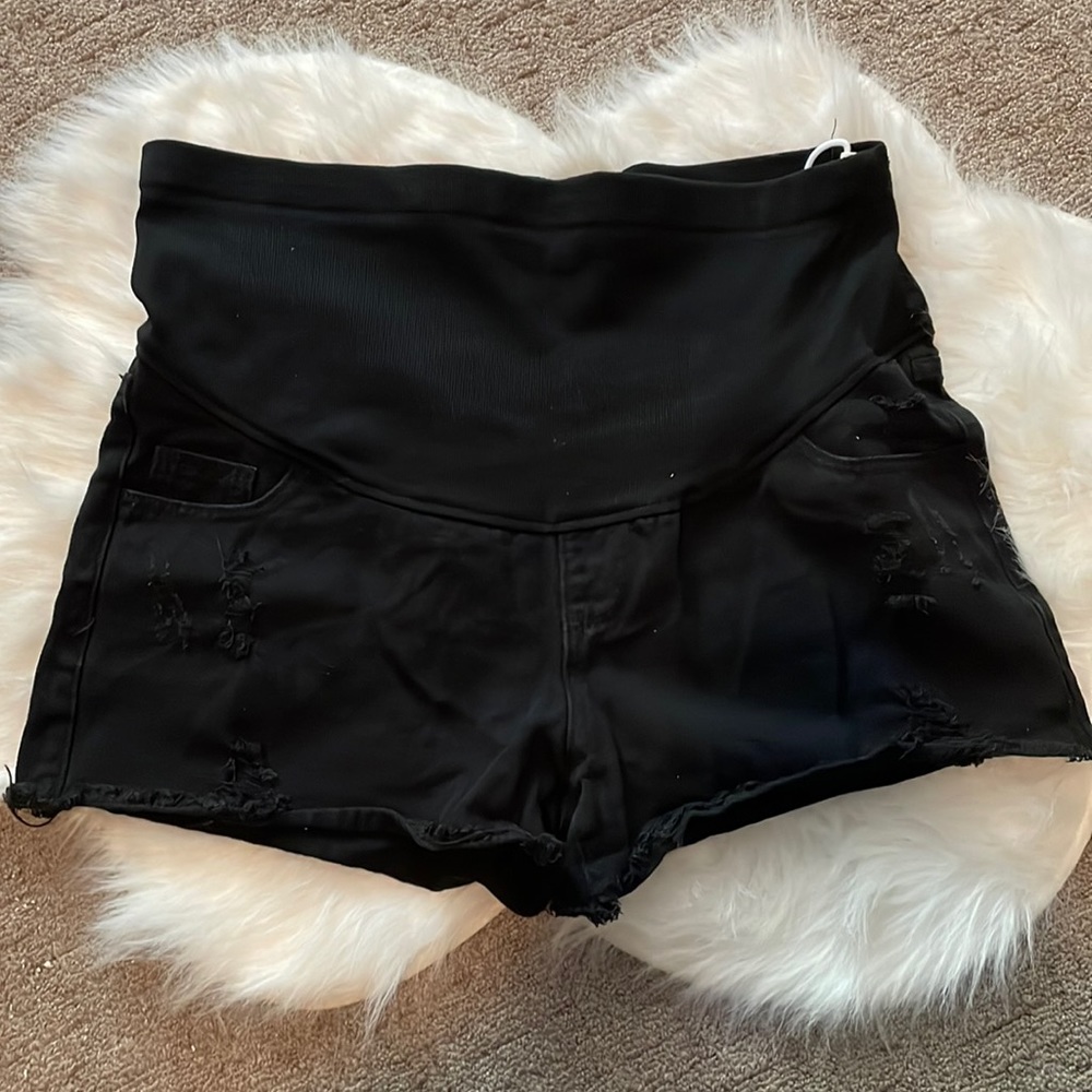 Black distress maternity shorts.